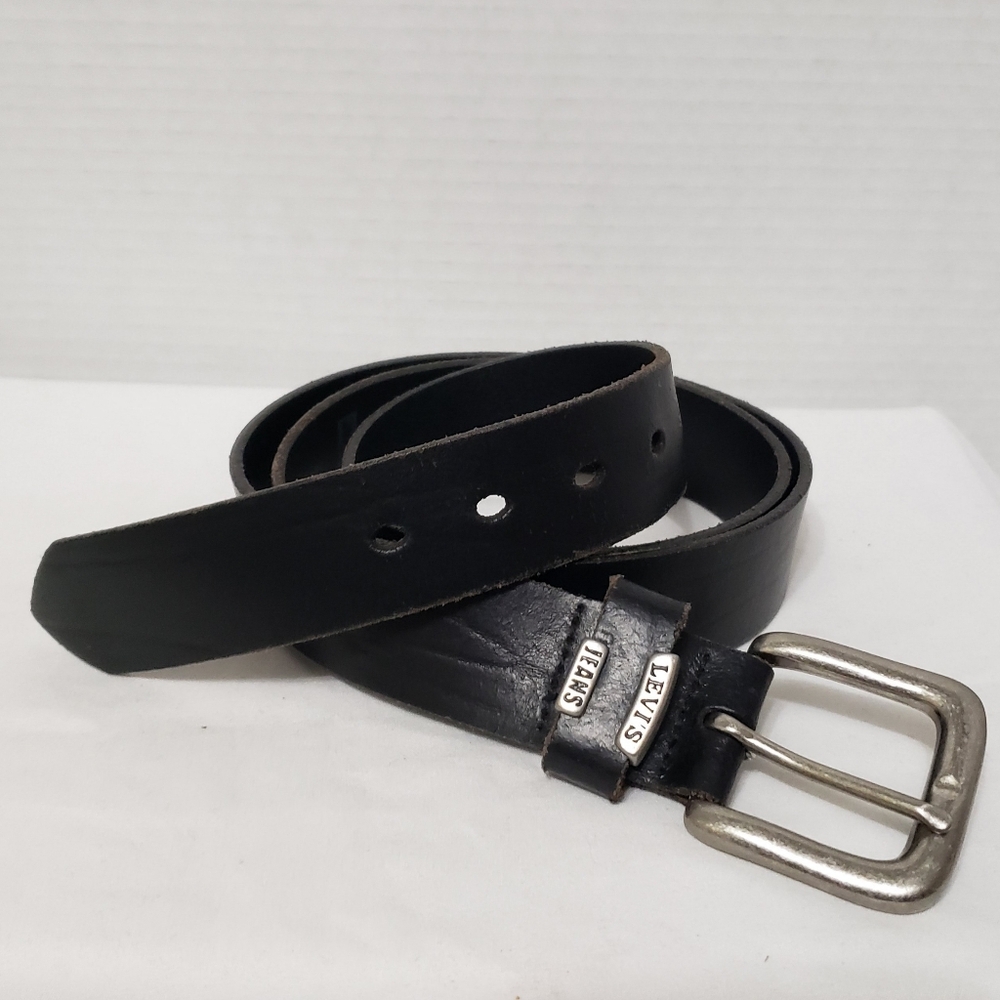 Levi's Jeans Men's Black Leather Belt with Silver Buckle 42